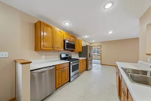 832 Home Pl, Faribault, MN 55021 - Photo 13