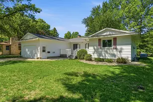 1224 S Ramsey St, Blue Earth, MN 56013 - Photo 3