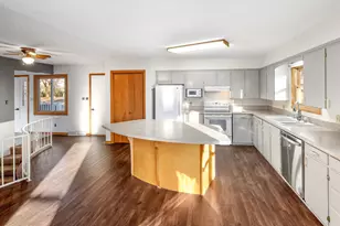 1224 S Ramsey St, Blue Earth, MN 56013 - Photo 15