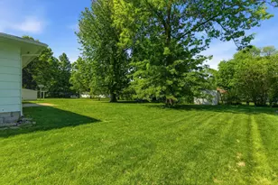 1224 S Ramsey St, Blue Earth, MN 56013 - Photo 11