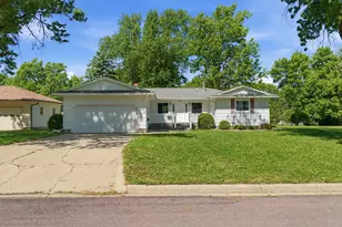1224 S Ramsey St, Blue Earth, MN 56013 - Photo 1