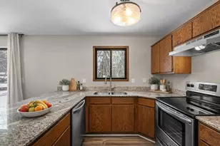 11596 Scotch Pine Ct, Eden Prairie, MN 55344 - Photo 7