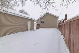 1119 9th St N, Fargo, ND 58102 - Photo 31