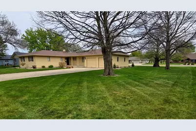 807 7th Avenue SE, Pipestone, MN 56164 - Photo 3