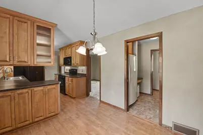807 7th Avenue SE, Pipestone, MN 56164 - Photo 5
