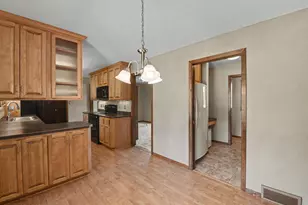 807 7th Ave SE, Pipestone, MN 56164 - Photo 5
