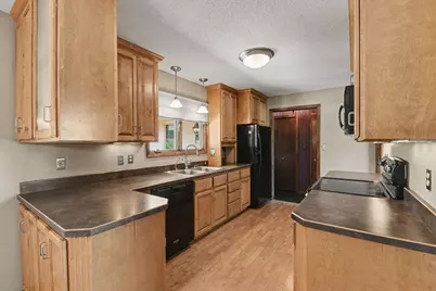 807 7th Avenue SE, Pipestone, MN 56164 - Photo 3