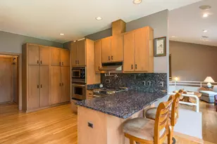 880 Vineland Ct, Chanhassen, MN 55317 - Photo 3