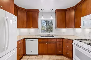 4860 Woodridge Ct, Minnetonka, MN 55345 - Photo 7