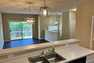 454 Willoughby Way W, Hopkins, MN 55305 - Photo 3