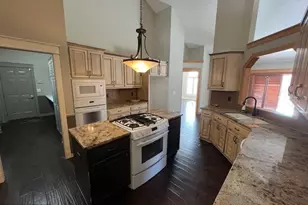 2005 Great Oaks Dr, Burnsville, MN 55337 - Photo 5