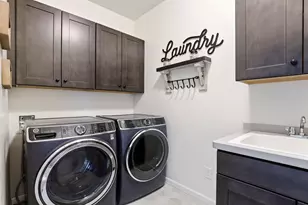 4648 Benjamin Pl, Woodbury, MN 55129 - Photo 25