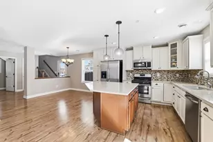 3259 Lakewood Trl, Woodbury, MN 55129 - Photo 5