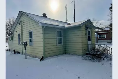 911 Maple Avenue, Bird Island, MN 55310 - Photo 1