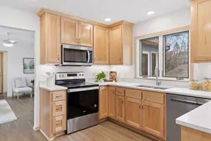 972 Lydia Dr W, Roseville, MN 55113 - Photo 19