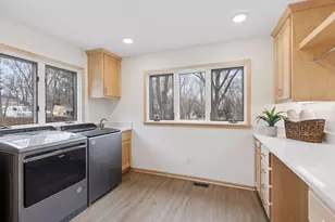 972 Lydia Dr W, Roseville, MN 55113 - Photo 23