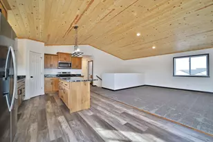 402 Norway Ct, Staples, MN 56479 - Photo 7