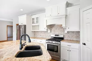 1069 Symphony Ln, Chaska, MN 55318 - Photo 9