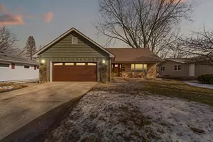 562 Maple Dr, Owatonna, MN 55060 - Photo 1