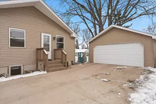 6712 Ewing Ave N, Brooklyn Center, MN 55429 - Photo 3