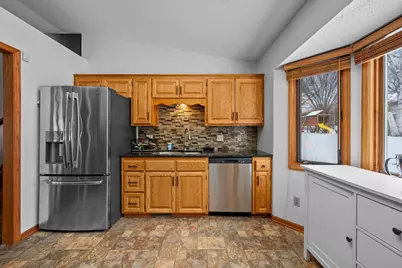 9246 Shenandoah Lane N, Maple Grove, MN 55369 - Photo 5