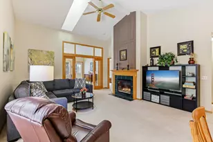 10481 Bay View Ln, Woodbury, MN 55129 - Photo 7