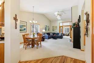 10481 Bay View Ln, Woodbury, MN 55129 - Photo 5