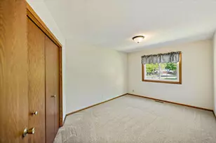 10365 Buckingham Dr, Eden Prairie, MN 55347 - Photo 29