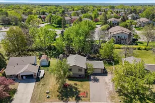 10365 Buckingham Dr, Eden Prairie, MN 55347 - Photo 5