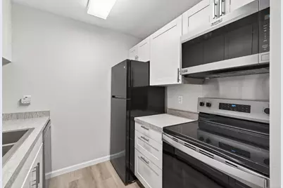 2800 Hamline Avenue N #303, Roseville, MN 55113 - Photo 3