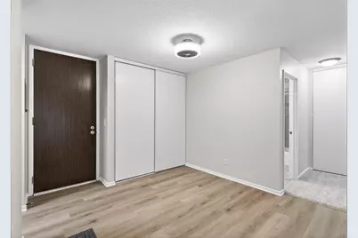 2800 Hamline Avenue N #303, Roseville, MN 55113 - Photo 7