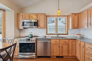 18719 Clear View Dr, Minnetonka, MN 55345 - Photo 9