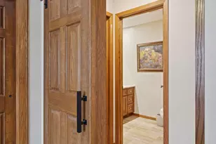 18719 Clear View Dr, Minnetonka, MN 55345 - Photo 35