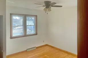 1885 3rd St E, Saint Paul, MN 55119 - Photo 7