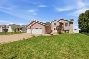 716 Ochotto Lake Dr, Avon, MN 56310 - Photo 1