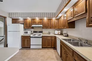 5706 W 98 1/2 St, Bloomington, MN 55437 - Photo 15
