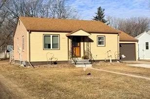 1015 Fredrick Ave, Worthington, MN 56187 - Photo 3