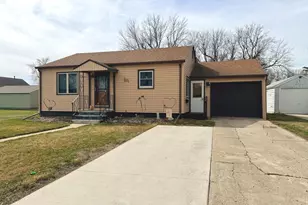 1015 Fredrick Ave, Worthington, MN 56187 - Photo 3