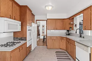 841 Pandora Dr NE, Fridley, MN 55432 - Photo 9