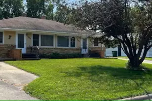 1064 Glenhill Rd, Saint Paul, MN 55126 - Photo 1