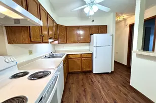 7600 Golden Valley Rd, Golden Valley, MN 55427 - Photo 11