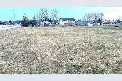 405 Dale Avenue SW, Warroad, MN 56763 - Photo 1