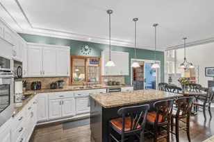 26335 Peach Cir, Excelsior, MN 55331 - Photo 7