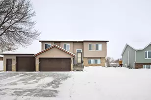 2814 Village Green Dr, Moorhead, MN 56560 - Photo 3