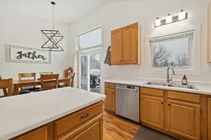 2814 Village Green Dr, Moorhead, MN 56560 - Photo 9