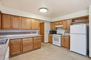 821 Elm St W, Norwood Young America, MN 55368 - Photo 9