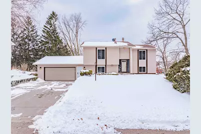 110912 Von Hertzen Circle, Chaska, MN 55318 - Photo 1
