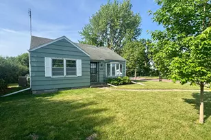 402 E Walnut St, Redwood Falls, MN 56283 - Photo 1