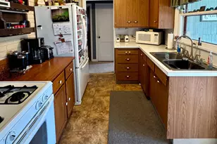 402 E Walnut St, Redwood Falls, MN 56283 - Photo 3