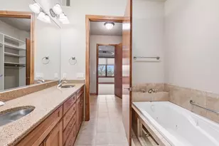 555 Oak Ridge Pl, Hopkins, MN 55305 - Photo 21